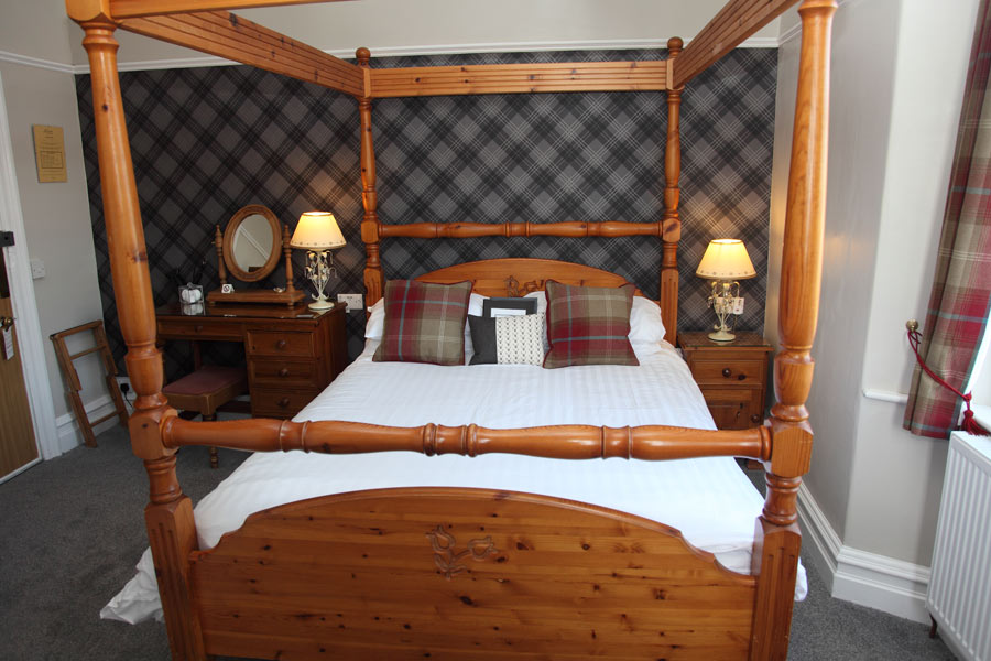 Four Poster bedroom in windermere